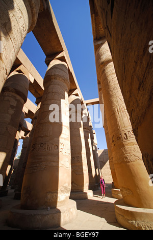 Louxor, Egypte. Colonnes de la salle hypostyle du Temple de Karnak. L'année 2009. Banque D'Images