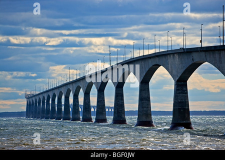 Pont de la Confédération et le détroit de Northumberland, vu de Borden-Carleton, Borden Point, Queens, Prince Edward Island, Canada. Co Banque D'Images