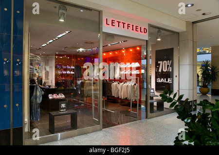 Lettfield shop - magasin de vêtements pour femmes - à l'intérieur du centre commercial Galeria Krakowska dans le centre-ville de Cracovie. La Pologne. Banque D'Images