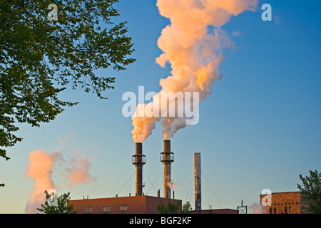 La pollution industrielle dans la ville de Sault Ste. Marie, entre le lac Supérieur et le lac Huron, Grands Lacs, l'Ontario, Canada. Banque D'Images