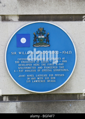 Blue plaque signe commémoratif sur un mur de Sir William Bragg inventeur du spectromètre à rayons X La diffraction des rayons-x pioneer Banque D'Images