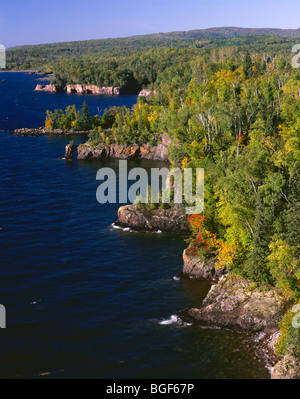 MINNESOTA - rive du lac Supérieur de pelle Point dans Tettegouche State Park. Banque D'Images