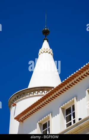 Caixa Geral de Depositos toit (détail), Praca dom Francisco Gomes, Faro, Portugal, Été 2009 Banque D'Images