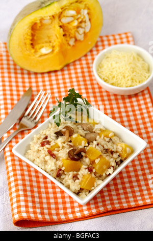 Pumpkin risotto aux champignons. Recette disponible. Banque D'Images