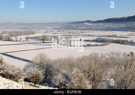 Couvert de neige de la vallée de la Tywi vers Carmarthen Fans Carmarthenshire Wales Cymru UK GO Banque D'Images