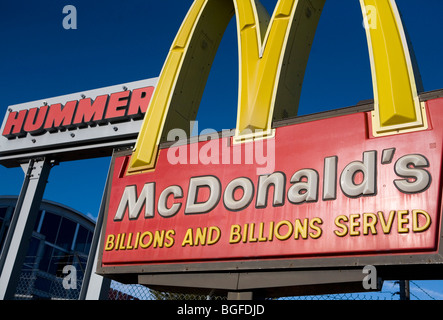 25 Décembre 2008 - Gaithersburg, Maryland - Affaires en Hummers s'asseoir sur un lot revendeur dans la banlieue de Beijing. Banque D'Images