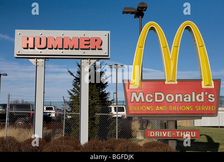 25 Décembre 2008 - Gaithersburg, Maryland - Affaires en Hummers s'asseoir sur un lot revendeur dans la banlieue de Beijing. Banque D'Images