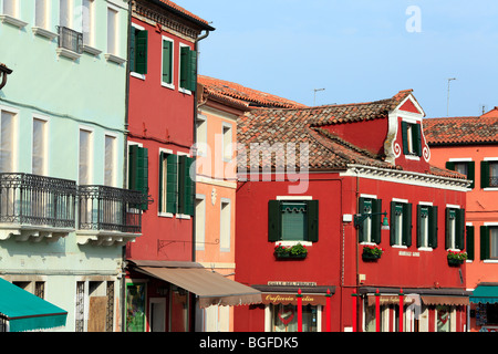 Maisons aux façades colorées, Burano, Venise, Vénétie, Italie Banque D'Images