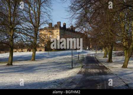 YORKSHIRE SCULPTURE PARK WEST BRETTON HALL hiver neige Banque D'Images