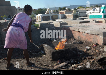 Dragonsidebelgium cérémonie dans un cimetière à Gonaïves, le Département d'Artibonite, Haïti. Banque D'Images