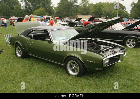 Auto- 1968 Pontiac Firebird. Savannah Festival pop-corn Car Show. Beavercreek, Dayton, Ohio, USA. Banque D'Images