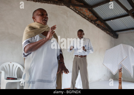 Service de l'église pentecôtiste, la région de Kilimandjaro, Tanzanie, Afrique de l'Est. Banque D'Images