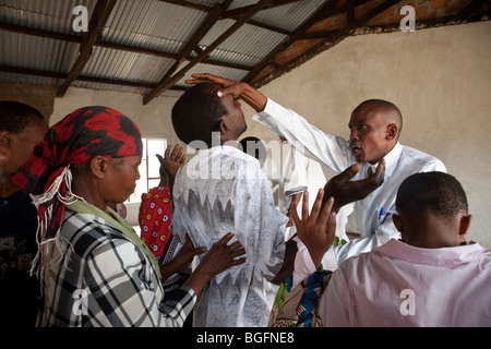 Service de l'église pentecôtiste, la région de Kilimandjaro, Tanzanie, Afrique de l'Est. Banque D'Images