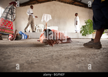 Service de l'église pentecôtiste, la région de Kilimandjaro, Tanzanie, Afrique de l'Est. Banque D'Images