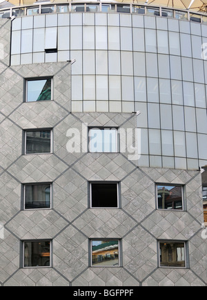 Détail de façade de bâtiment postmoderne Haas-Haus à Vienne (Wien), l'Autriche, conçu par l'architecte Hans Hollein Banque D'Images