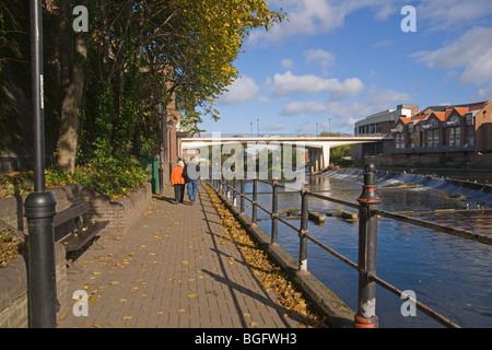 Promenade au bord de la rivière Wear, Durham City, County Durham, Angleterre, octobre, 2009 Banque D'Images