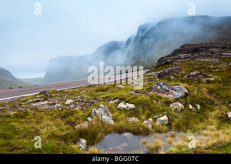 Scotch mist suspendues sur Bealach na Ba, le col de la boucherie, à l'est de Gouvy, Highland, Scotland Banque D'Images