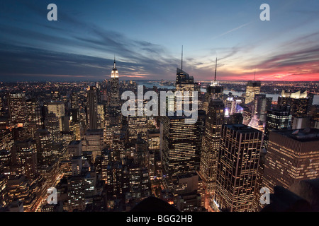 USA, New York, New York City, Empire State Building et le lower Manhattan Skyline Banque D'Images