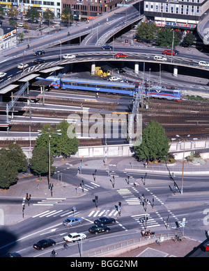 Route, rail et la circulation automobile, Norrmalm, Stockholm, Suède Banque D'Images