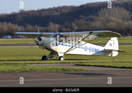 Piper PA18 Super Cub avion à l'Aérodrome de Wellesbourne, Warwickshire, UK Banque D'Images