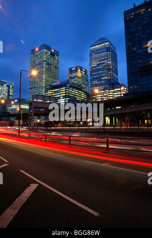 Canary Wharf Tower, bâtiment et Citi HSBC Building vu de Aspen Way, peuplier Banque D'Images