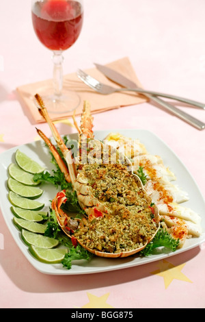 Homard farci aux champignons. Recette disponible. Banque D'Images