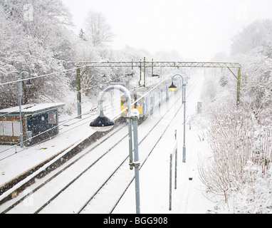 La gare de train dans la région de fortes chutes de neige. Banque D'Images