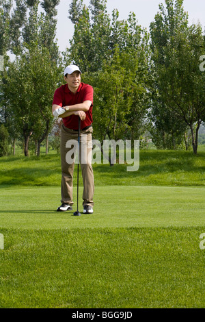 Portrait of a male golfer sur le cours Banque D'Images