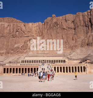 Complexe du temple mortuaire de la reine Hatshepsout, Deir el-Bahri, Louxor, gouvernorat de Louxor, République d'Égypte Banque D'Images