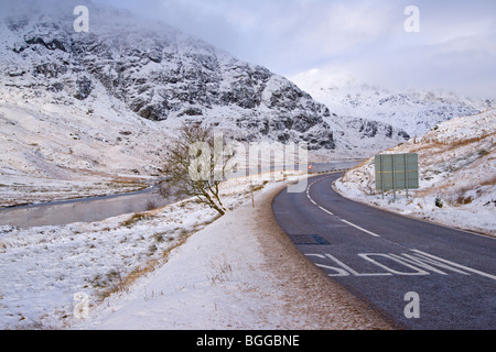 La neige et la glace, Loch Restil, reste et d'être reconnaissants, Arrochar, Argyll, Scotland, Décembre 2009 Banque D'Images