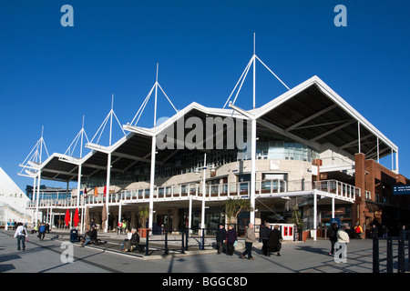 Le centre commercial Gunwharf Quays et de réaménagement sur les quais de Portsmouth Angleterre Banque D'Images