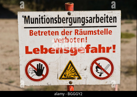 Compensation des munitions sur le site de construction du plus grand parc solaire d'Allemagne en Europe Allemagne Brandebourg Lieberose Spreewald Banque D'Images