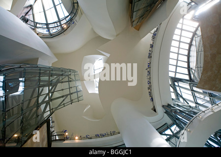 Guggenheim Museum, Bilbao, Espagne, directement en dessous Banque D'Images