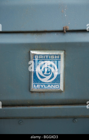 Fyling Thorpe Royaume-uni Angleterre GO Robin Hoods Bay British Leyland badge tracteur Banque D'Images