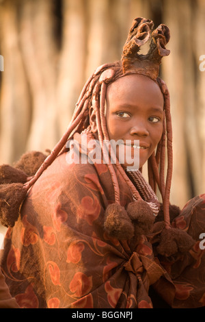 Jeune fille de la tribu Himba, le nord de la Namibie Banque D'Images