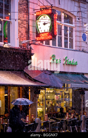 La neige qui tombe en West End, Frith Street, London, United Kingdom Banque D'Images