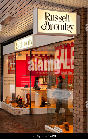 Russell et Bromley, magasin de chaussures - dans la ventes de janvier autour de Norwich dans le dossier de neige de janvier 2010 Banque D'Images