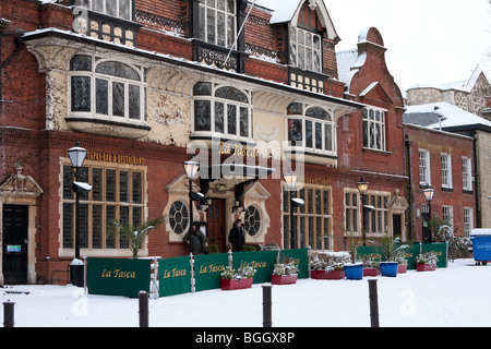 La Tasca bar à tapas mexicain à Norwich au Royaume-Uni de neige de début janvier 2010. Banque D'Images