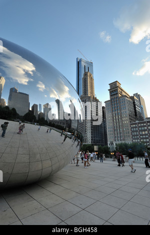 La porte des nuages ou l'interdiction dans le Millennium Park dans le centre-ville de Chicago Banque D'Images