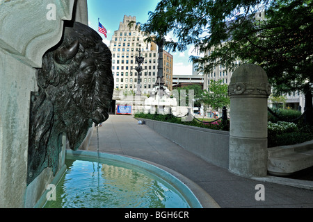 Sculpture d'une tête de bison dans le centre-ville d'Indianapolis, USA le dimanche Banque D'Images