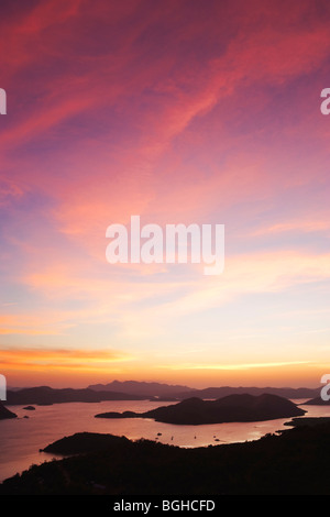 Coucher de soleil depuis le mont Tapyas ; ville ; l'Île Coron Busuanga, Philippines Banque D'Images