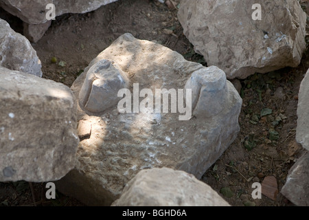 Base de statue, de pieds de vache montrant la période romaine d'Akhmim à près de Sohag, Moyenne Égypte Banque D'Images