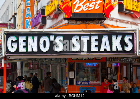Geno's Philly Cheesesteak Sandwich Shop à Philadelphie, Pennsylvanie Banque D'Images