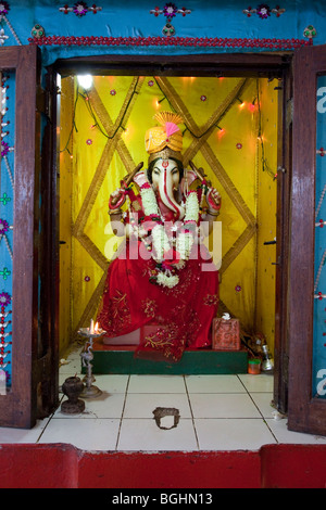 Stone Town, Zanzibar, Tanzanie. Culte de Ganesh dans le shri Shiv Shakti Mandir, un temple hindou dédié à Shiva. Banque D'Images