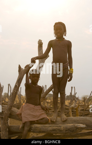 Les jeunes filles de la tribu de l'Ovambo, le nord de la Namibie Banque D'Images