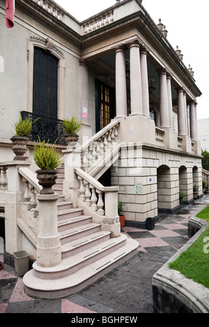 D'inspiration belle époque parisien ancien manoir maintenant utilisé dans le cadre d'une université privée du quartier rom de la ville de Mexico Banque D'Images