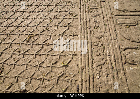 Plafond tombé bloc indiquant star soulagement à la Temple de Montu à Tod, vallée du Nil, au sud de Louxor, Egypte Banque D'Images