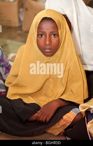 Zanzibar, Tanzanie. Jeune fille dans la madrassa (école coranique). Banque D'Images