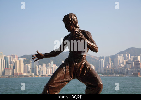 Statue en bronze de Bruce Lee, l'Avenue des Stars, Tsimshatsui, Kowloon, Hong Kong, Chine, Asie Banque D'Images