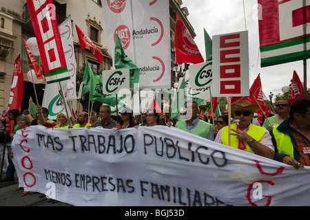 Les syndicats mars à Séville, en Espagne, pour protester contre le chômage et de demander de l'aide pour l'emploi public et moins les entreprises familiales Banque D'Images